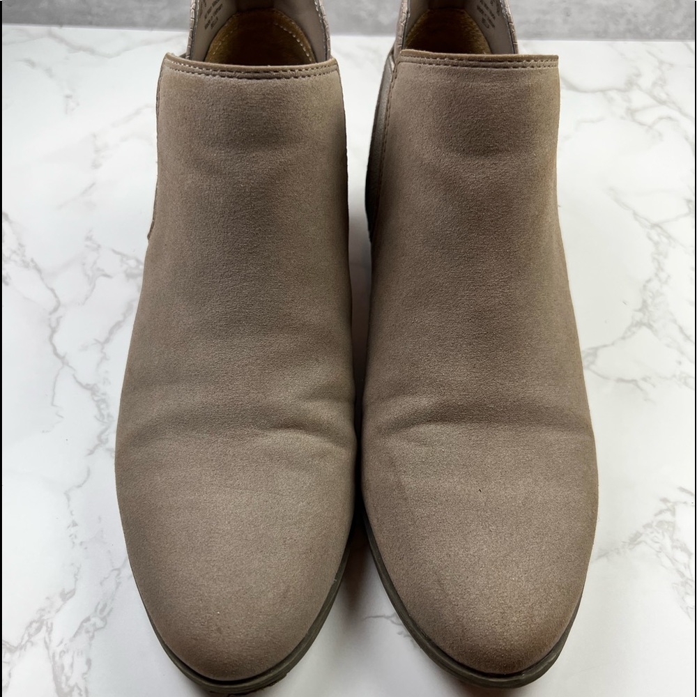 Dr. Scholl’s Tan Heeled mini Bootie size 8